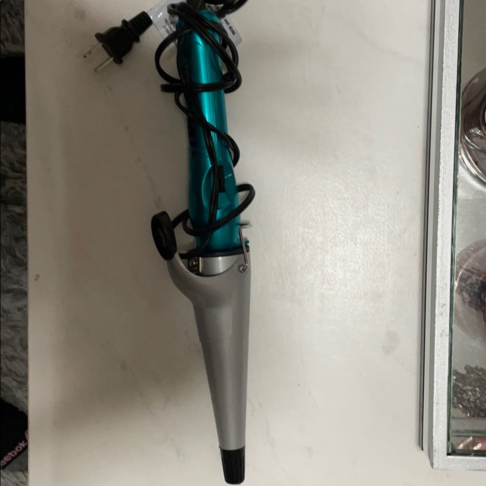 CURLING IRON